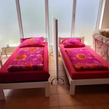 150qm Fuer 10 Pax Auf 5zimmer, 2 Baeder Unweit Von Bmw, Amazon, Messe, Porsche Und Dhl Apartment Taucha