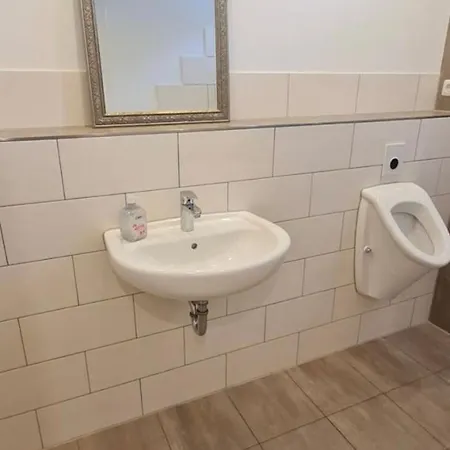 New Flat150Qm Up To 10 Pax 5 Rooms 2 Bathrooms Very Close To Bmw-Amazon-Messe-Porsche-Dhl-Airport Leipzig Halle - Autobahn By Respect Host Apartment