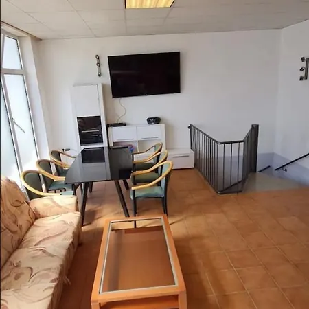 150qm Fuer 10 Pax Auf 5zimmer, 2 Baeder Unweit Von Bmw, Amazon, Messe, Porsche Und Dhl Apartment Taucha
