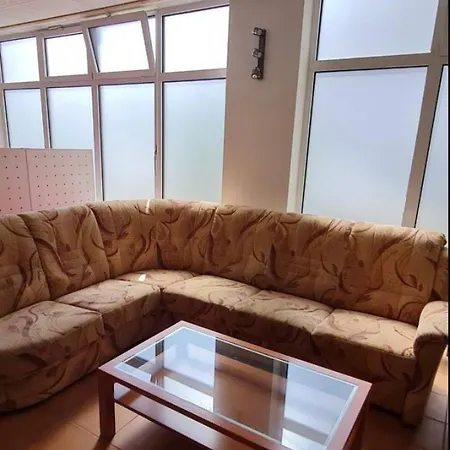 Apartment 150qm Fuer 10 Pax Auf 5zimmer, 2 Baeder Unweit Von Bmw, Amazon, Messe, Porsche Und Dhl Taucha