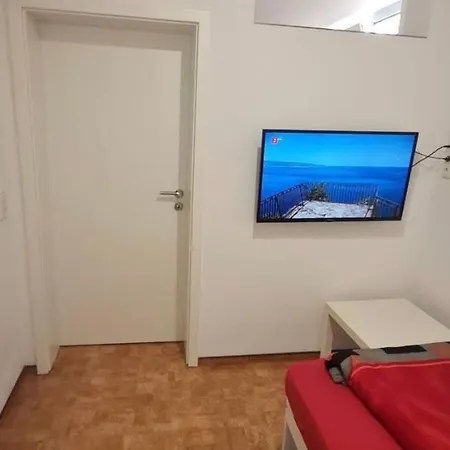 150qm Fuer 10 Pax Auf 5zimmer, 2 Baeder Unweit Von Bmw, Amazon, Messe, Porsche Und Dhl Apartment Taucha