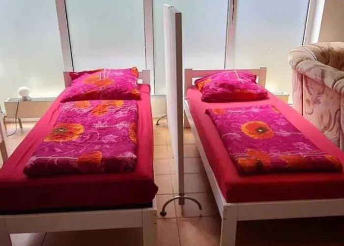 New Flat150qm Up To 10 Pax 5 2 Bathrooms Very Close To Bmw-amazon-messe-porsche-dhl-airport Leipzig Halle - Autobahn By Respect Host Apartment Taucha