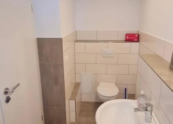 New Flat150qm Up To 10 Pax 5 2 Bathrooms Very Close To Bmw-amazon-messe-porsche-dhl-airport Leipzig Halle - Autobahn By Respect Host *