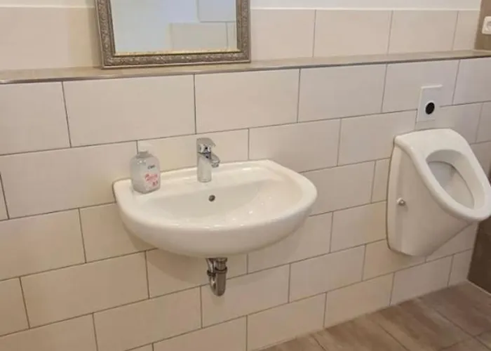 New Flat150qm Up To 10 Pax 5 2 Bathrooms Very Close To Bmw-amazon-messe-porsche-dhl-airport Leipzig Halle - Autobahn By Respect Host Apartment